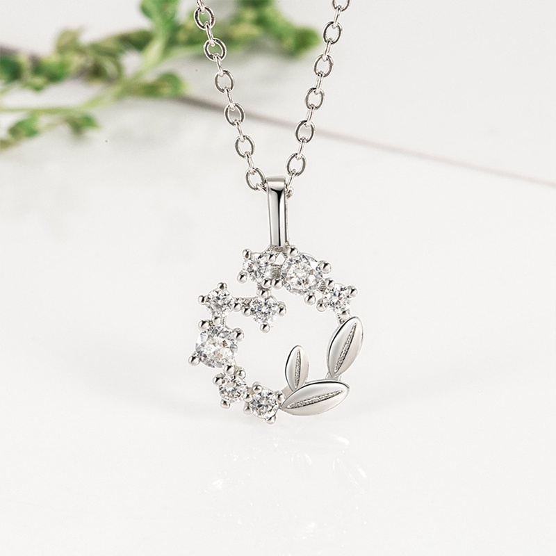 Kalung Liontin Batu Bulan Butterfly Warna Silver Untuk Wanita