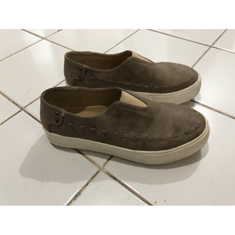 Preloved slip on amanda jane's