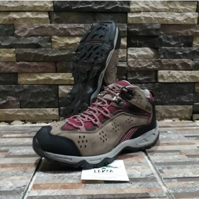 Sepatu outdoor prospecs