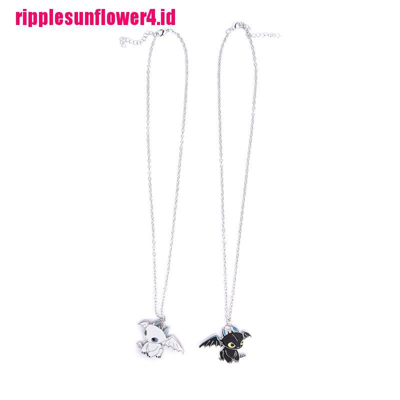 Liontin Desain Kartun Naga Terbang Warna Hitam Dan Putih Untuk Pasangan