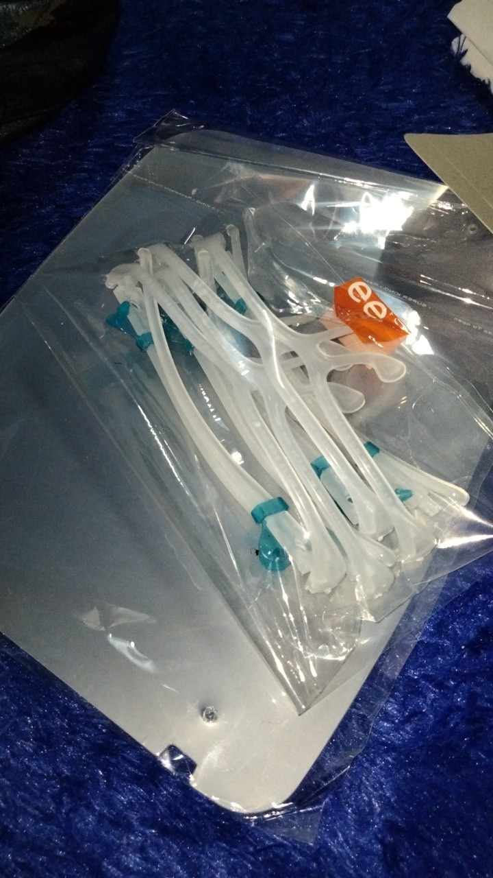 Face Shield Anti Debu Dengan Frame Warna Putih Pink Transparan Sebagai Penyangga | Rumify