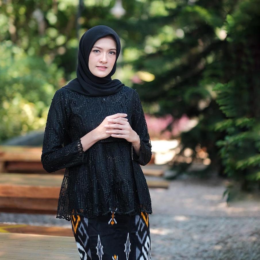 『Termurah』 WOU BATIK - Kebaya Batik Couple Naumi batik Couple Sarimbit Terbaru Kabaya Brokat Tille M