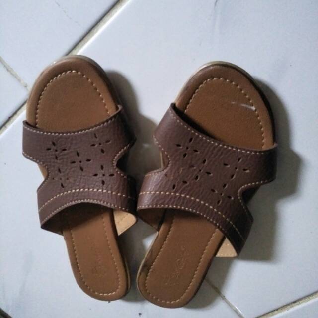 Sandal wanita dr. Kevin