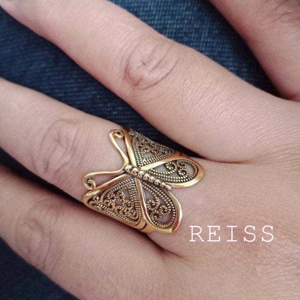 Cincin Adjustable Desain Ukiran Kupu-Kupu Hollow Bahan Alloy Warna Emas / Silver Gaya Vintage Untuk Wanita