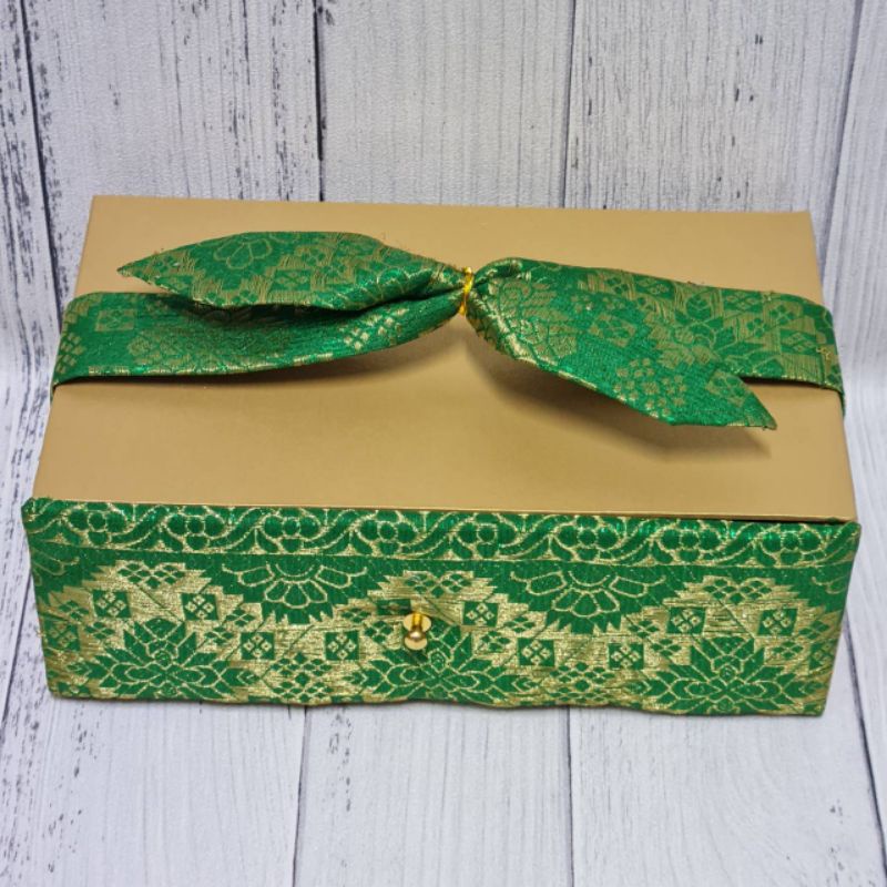 Box songket laci 24x15x8cm dengan pita / kotak kue hamper bingkisan