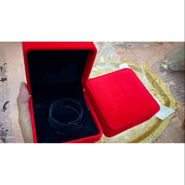 Kotak set perhiasan bludru