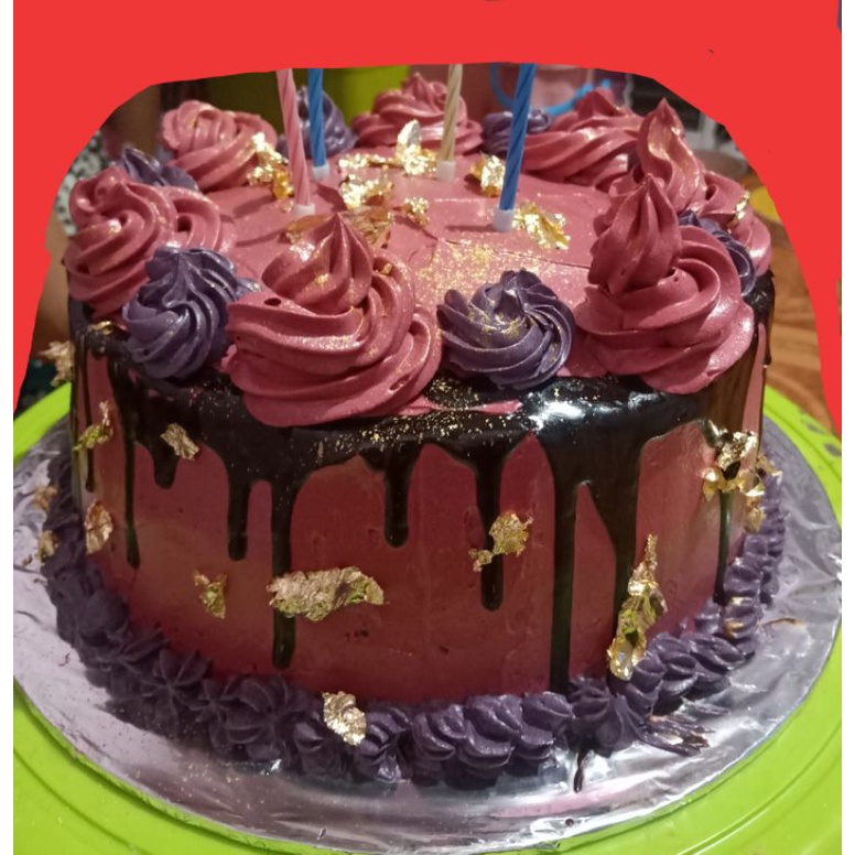 

birthday cake ukuran 22 red and gold