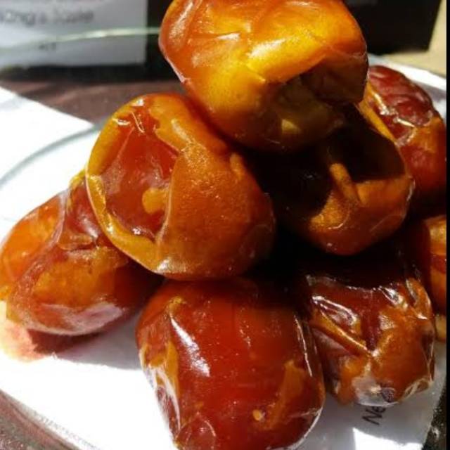 

KURMA SUKARI BASAH 500 GRAM PREMIUM MADINAH AL QASSIM GRADE A TERBAIK DATES MADU