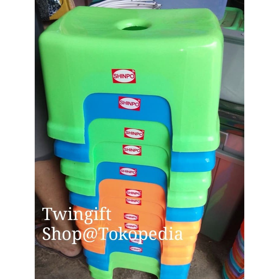 Kursi jongkok Shinpo.