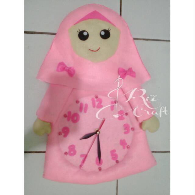Jam flanel karakter muslimah