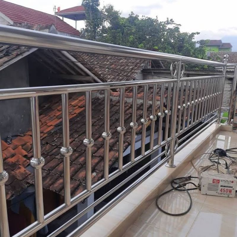 Railing tangga/Railing balkon Stainless steel motif minimalis