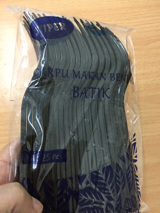 Garpu Makan Plastik Hitam 25 Pcs Motif Batik