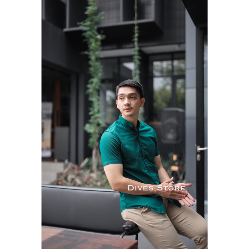 Divesstore Kemeja polos pria lengan pendek basic kasual kantoran hijau botol / kemeja cowok / atasan pria