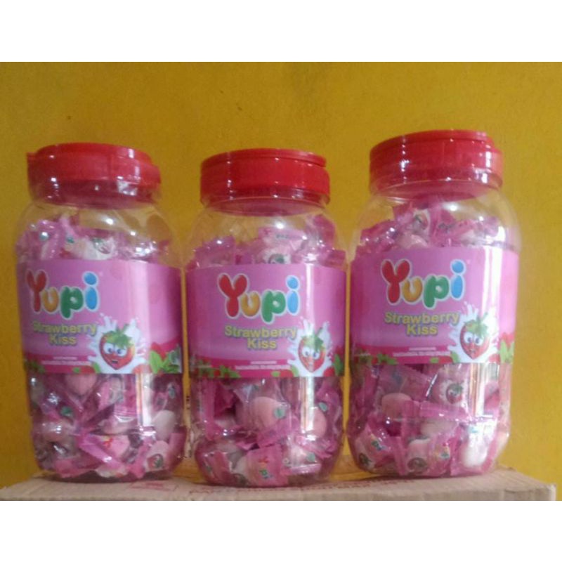 

Yupi Strawberry Kiss