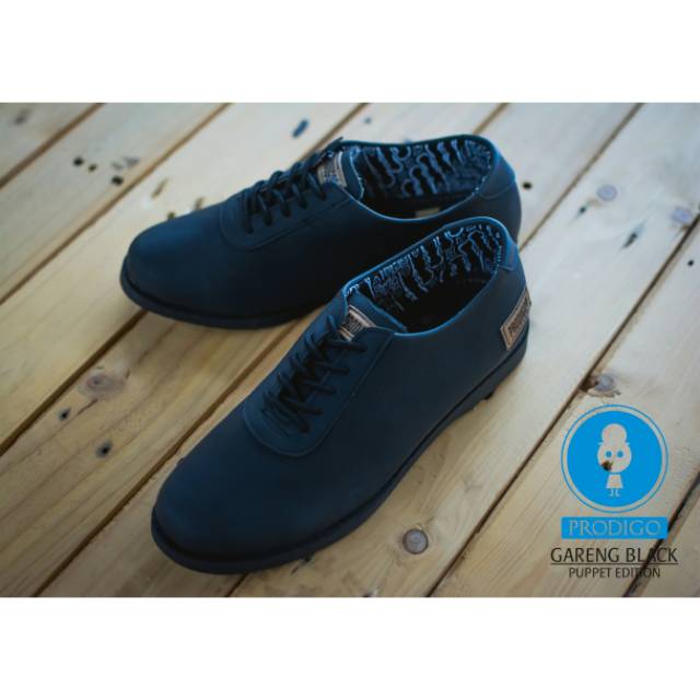 ORI SKECHERS GORUN 400 SPORT LACE UP MEN SEPATU PRIA ORIGINAL - HITAM, 44 SHOPEE SLIP ON SLOP CASUAL