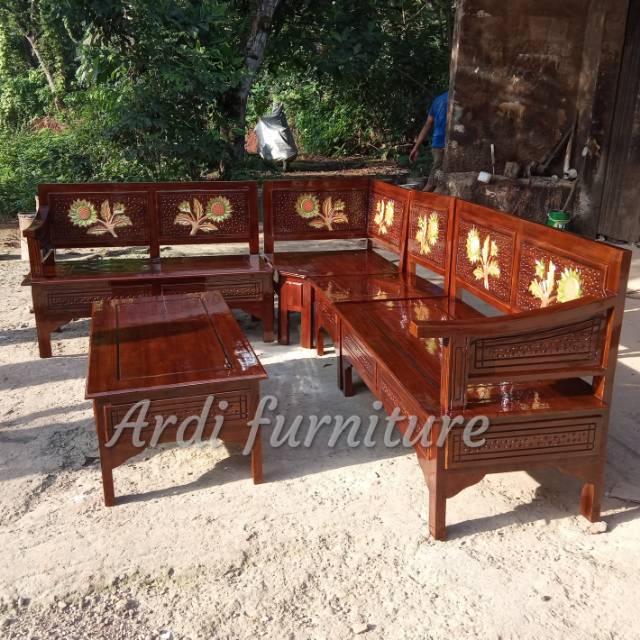 Kursi sudut ruang tamu kursi tamu jati ukir Jepara meja kursi furniture Jepara