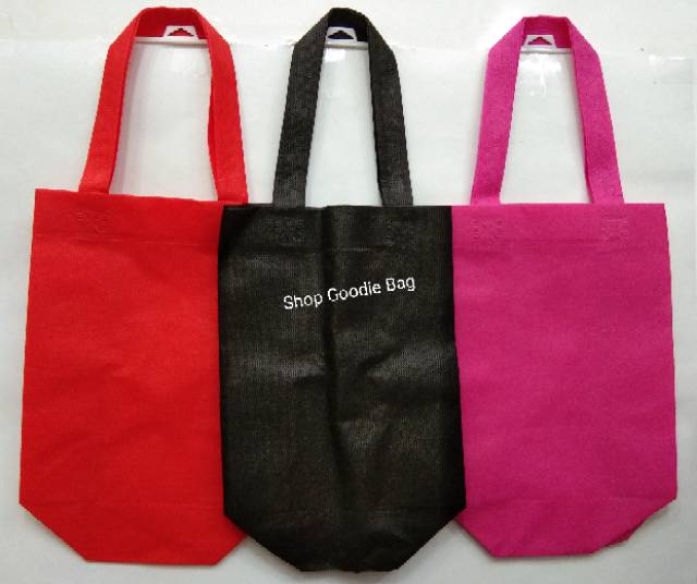 

iDk90 1 KODI (ISI 20 pcs ) Goodie Bag Spunbond Handle Box UK 20X25X9 / Goodie Bag / Tas Kain Polos