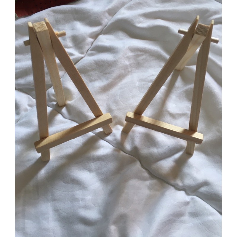 

ACRYLIC HOLDER/STANDEE SEGITIGA