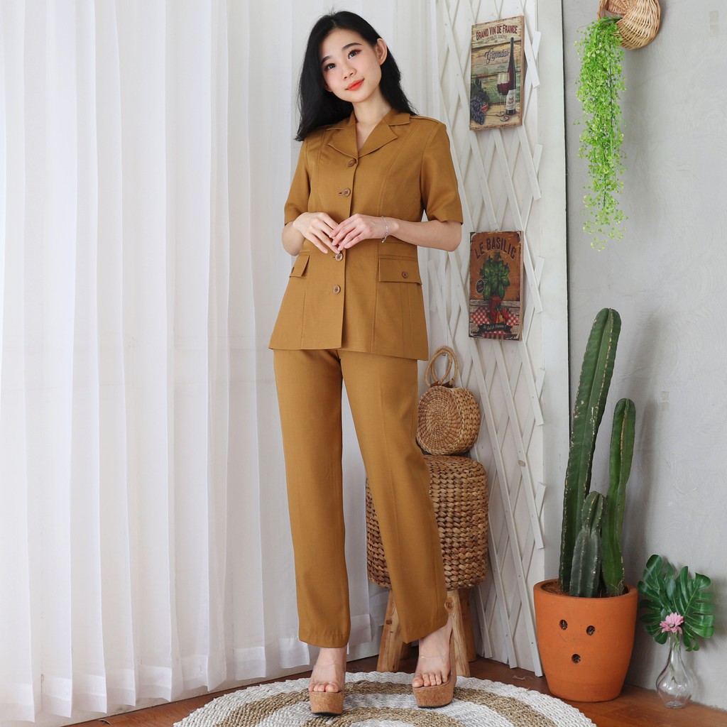 BLAZER WANITA B&amp;V LYNELLE / Seragam PNS / Baju PDH PNS Wanita / Baju Dinas Pemda Wanita / Baju Khaki PNS Wanita / Seragam ASN Wanita / Baju Guru Wanita / Baju PDH Lengan Pendek - 7006 Pemda Tua / Khaki Muda