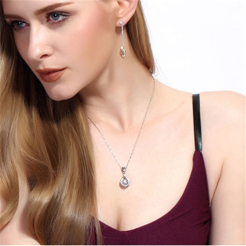 [Ready Stock]Fashion Inlaid Moissanite Heart Pendant Elegant Necklace