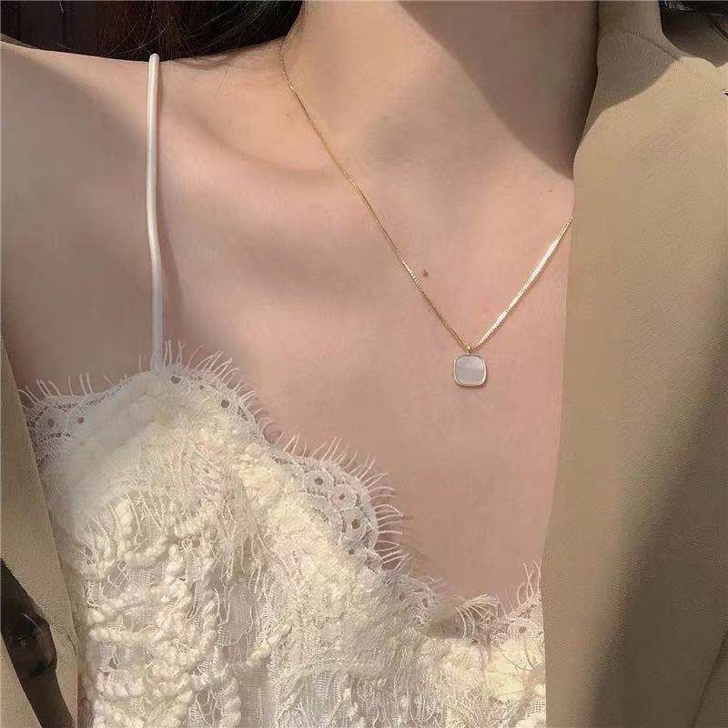 Square Shell Necklace Preserving Niche White Mother-of-pearl Light Luxury Clavicle Chain Female Sweet Heart Jewelry