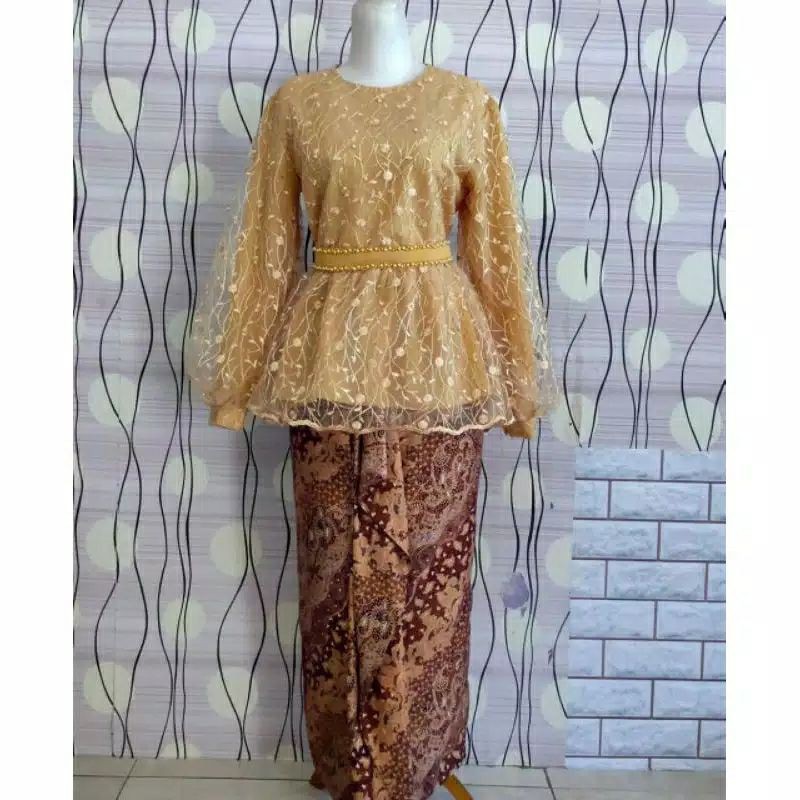 KEBAYA WISUDA / KEBAYA LESTI / KEBAYA BALON / KEBAYA BROKAT