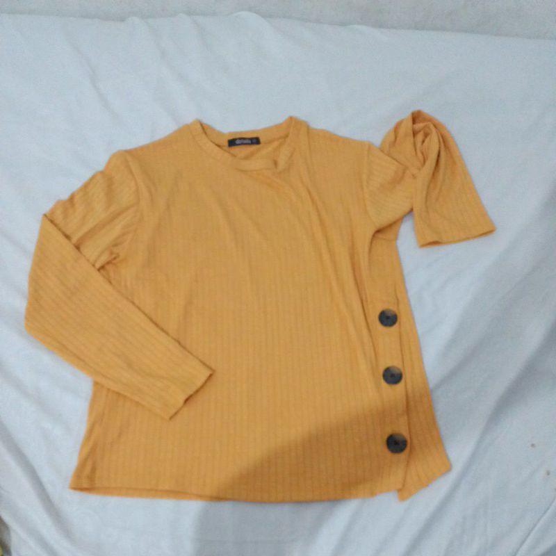 preloved kaos lengan panjang details uk. M