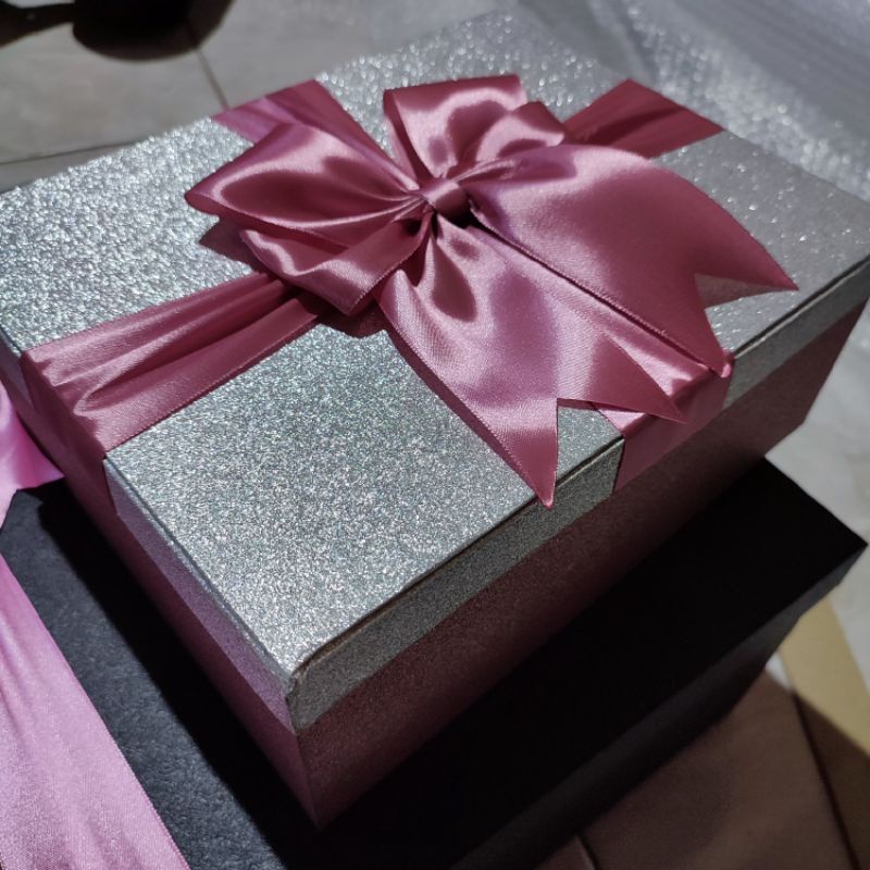 Kotak Hadiah Box Glitter Pink tutup Glitter Abu Muda