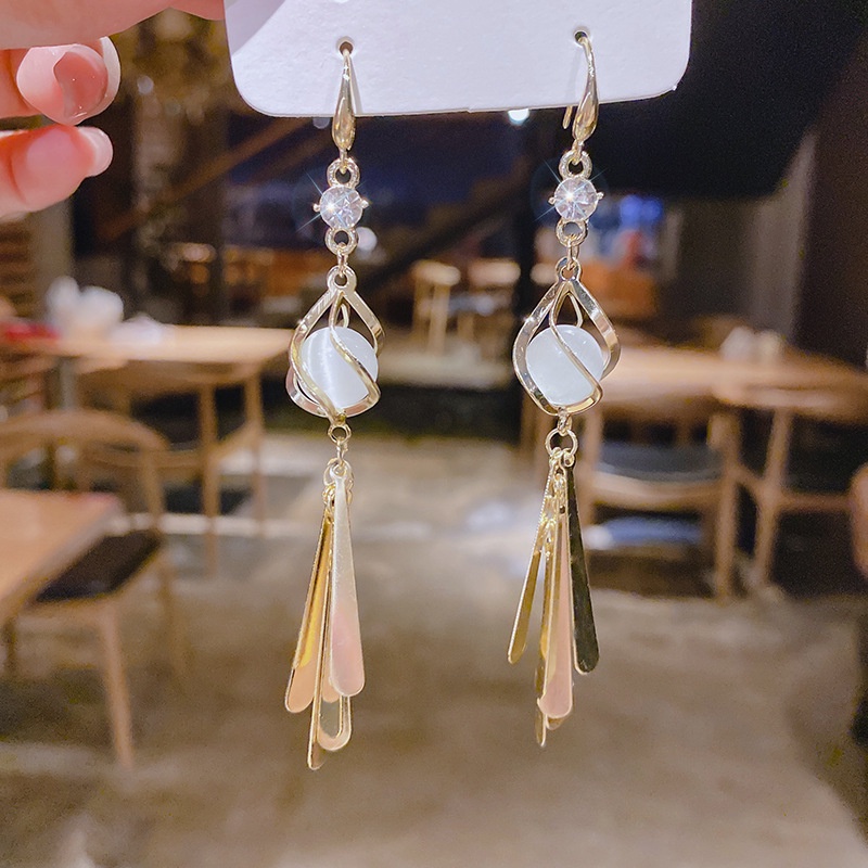 Anting Rumbai Aksen Payet Opal Gaya Korea