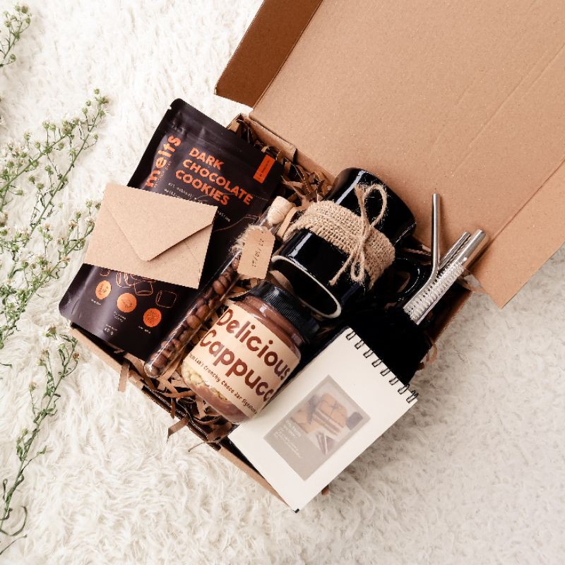

Hampers \ Gift Box \ Kado Ulang Tahun / Birthday Box / Hampers Lebaran / Delta Box