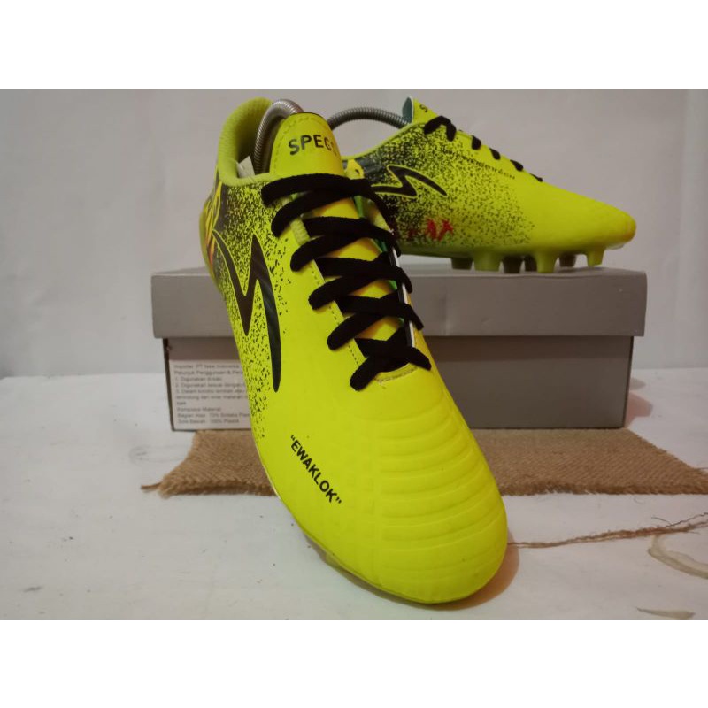 Sepatu Bola SPECS EWAKLOK terbaru warna hijau Terlaris Termurah size 38-43