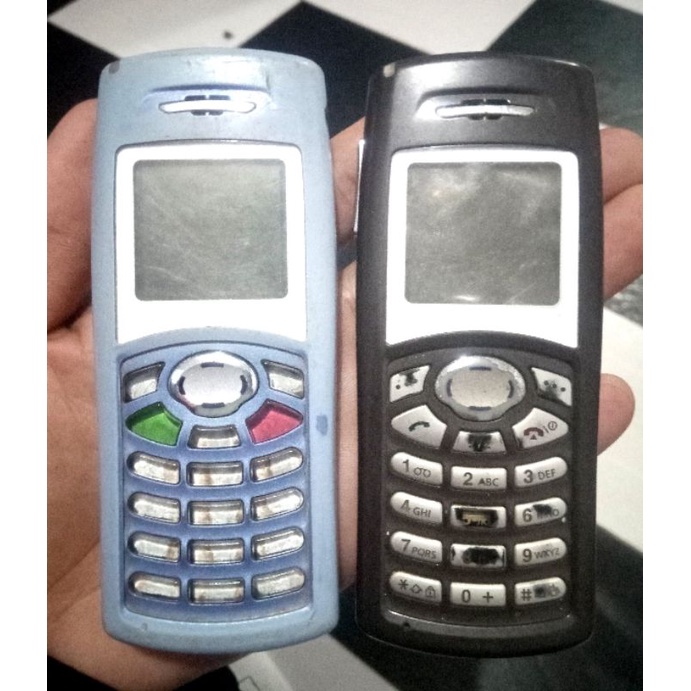 Samsung SGH-C100 2 unit HP jadul BAHAN