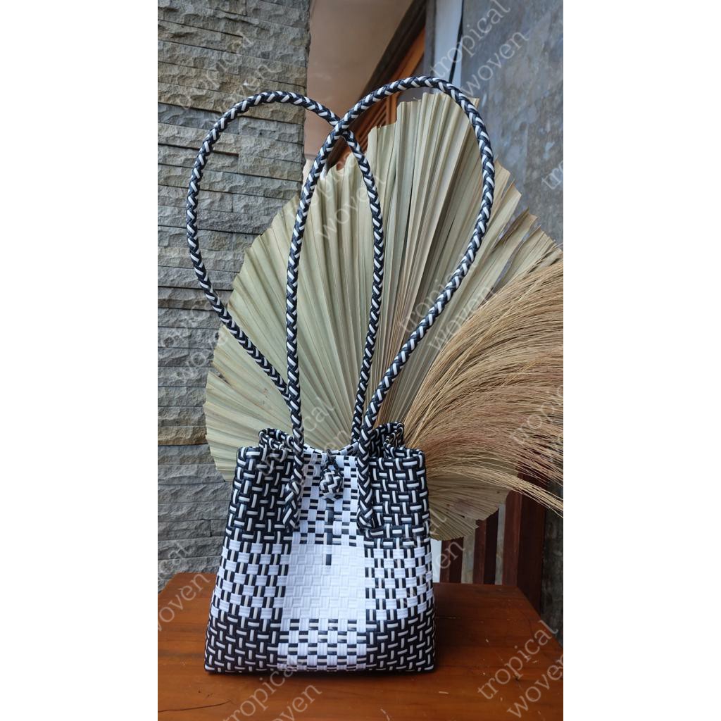 TAS JALI JALI/TAS ANYAMAN PLASTIK/TAS SIZE S (TALI PANJANG)