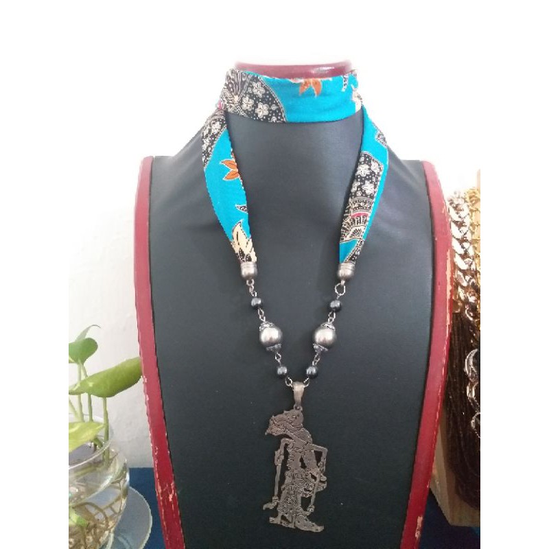 Kalung batik gandulan wayang