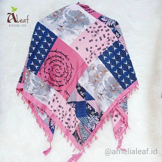 SOLD - Segi Empat Motif Turki Tierack Tassel