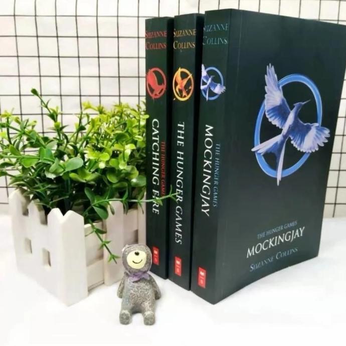 

The Hunger Games Trilogy1-3 Star Seller