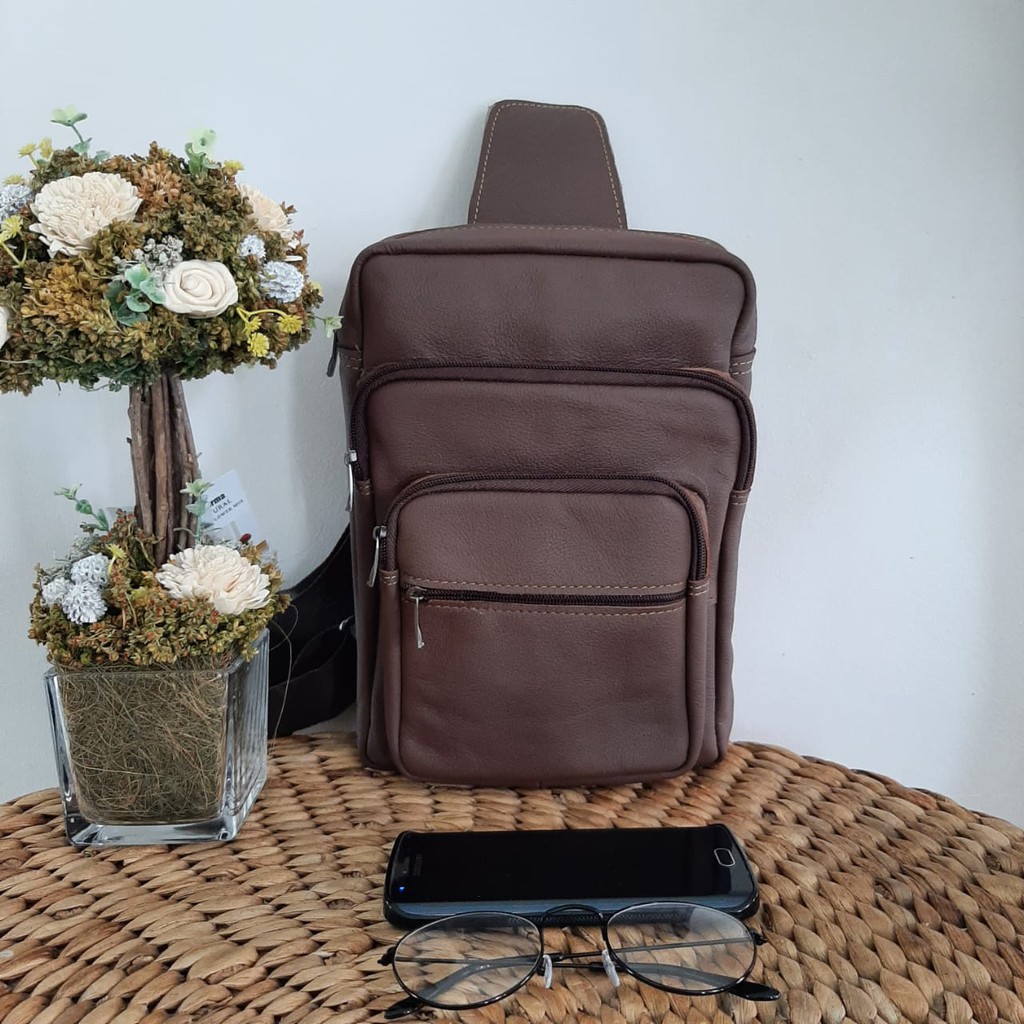 TAS SELEMPANG PRIA KULIT COKLAT MODEL DADA SLING BAG ASLI PAPIRUT