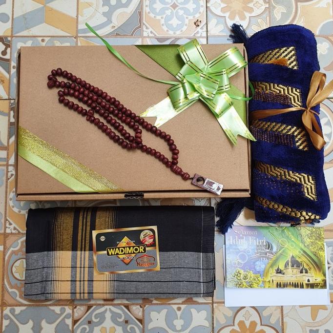 

4in1 HAMPERS PARCEL LEBARAN PRIA IDUL FITRI SARUNG SAJADAH ULANG TAHUN