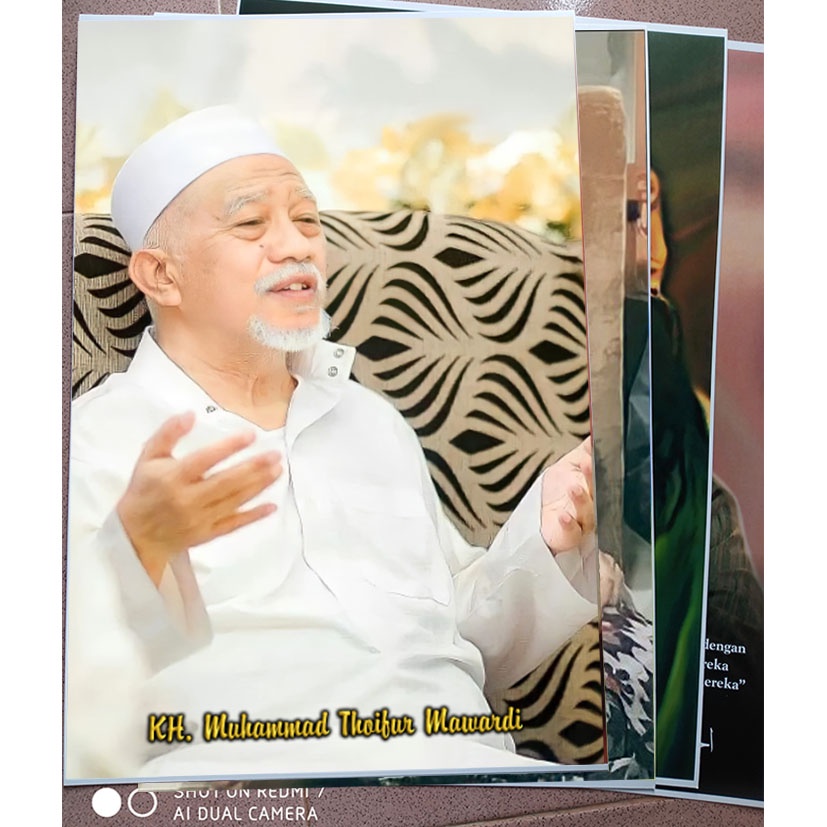 poster KH MUHAMMAD THOIFUR MAWARDI BAHAN BAGUS LUSTER CETAK UV GAMBAR TAJAM AWET ANTI GORES