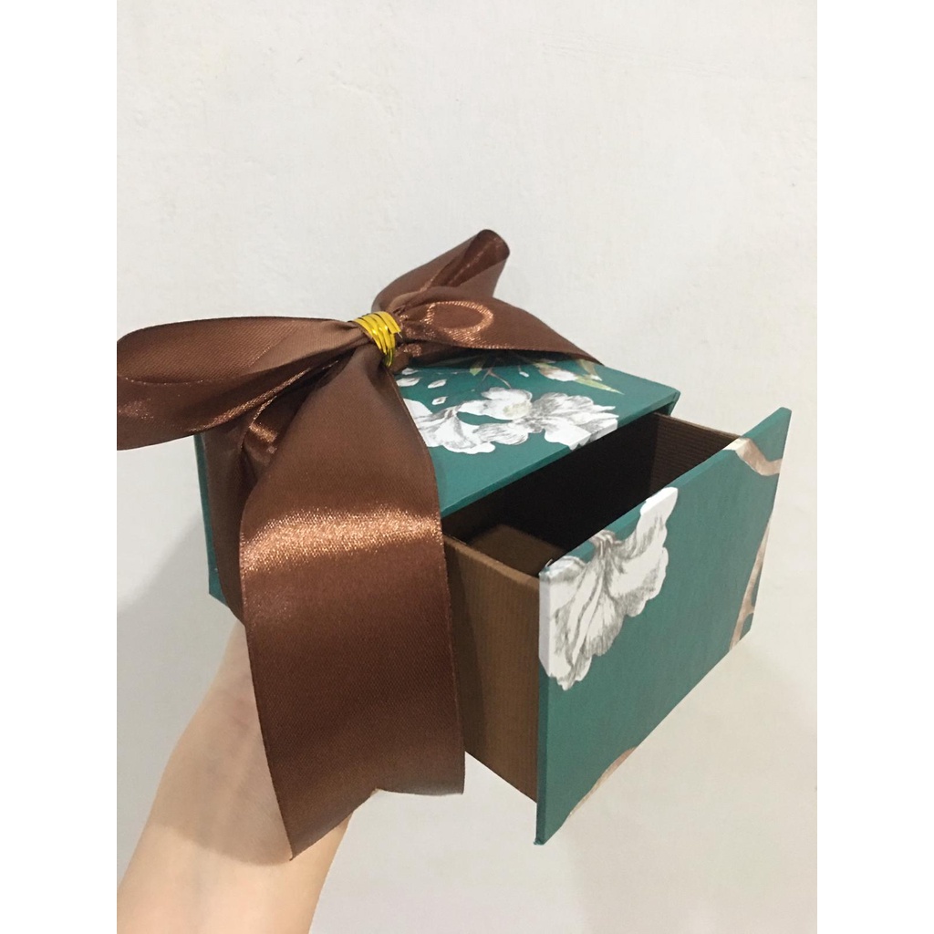 Costume Hampers/ Hardbox edisi mooncake box exclusive