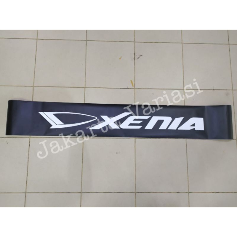 Stiker hitam kaca depan mobil daihatsu xenia