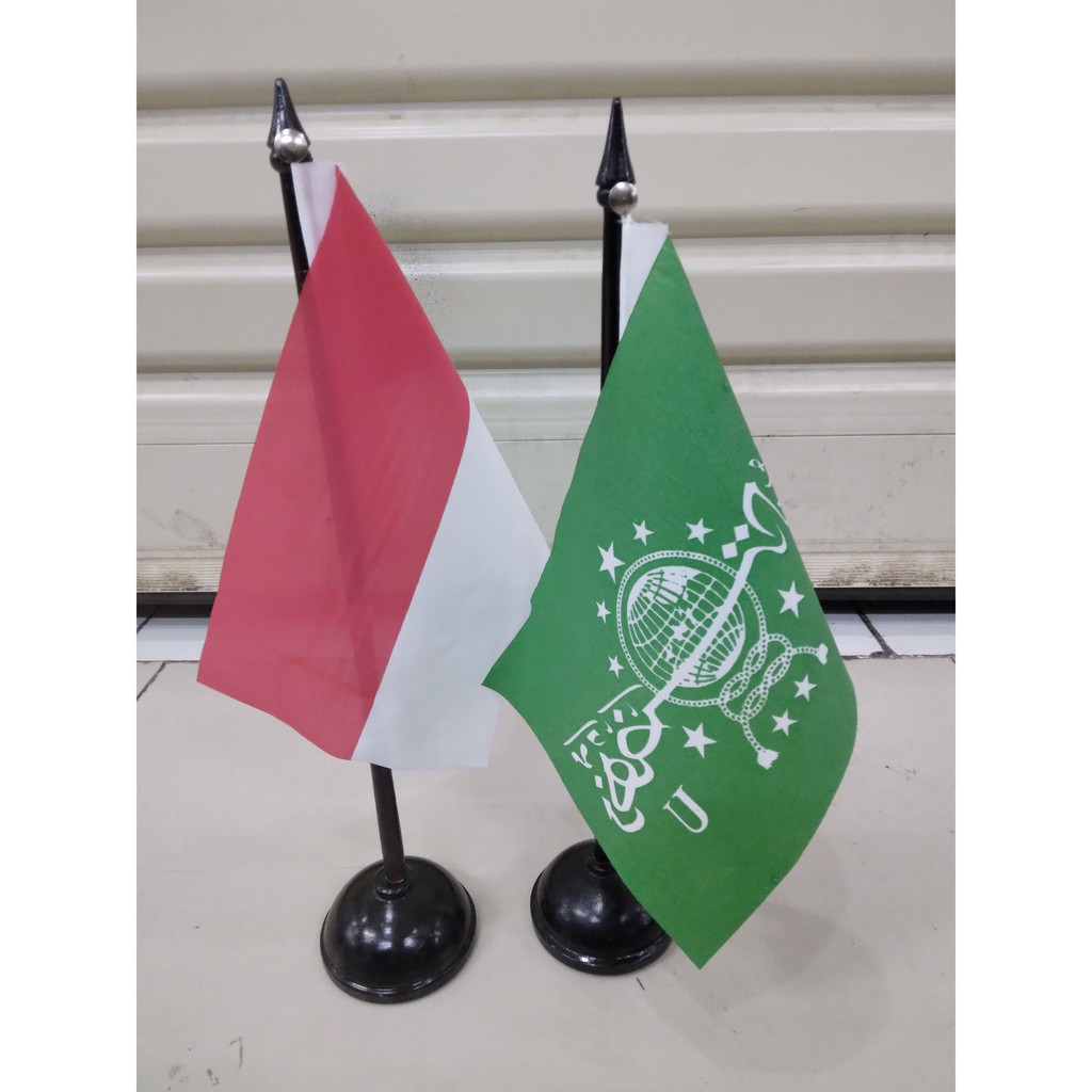 bendera meja merah putih dan bendera NU