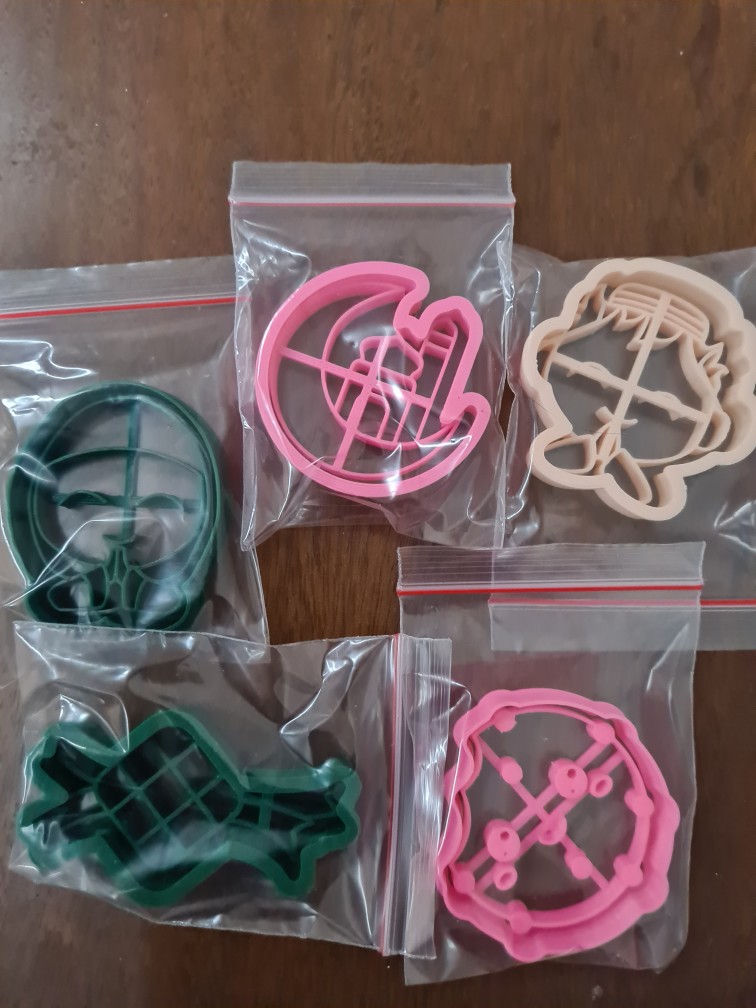 Muslimah Praying Cookie Cutter