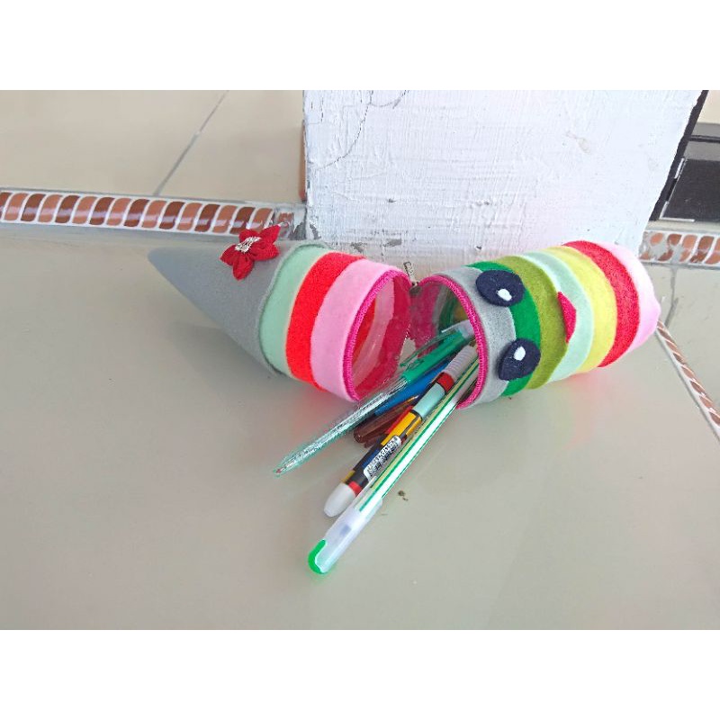 

kerajinan tangan tempat pensil dari botol bekas dan kain flanel prakarya anak sekolah