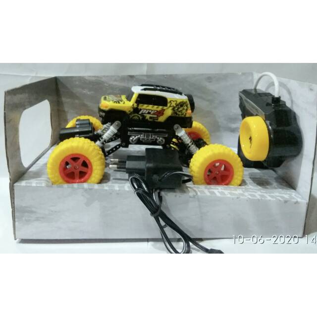 Mainan Mobil RC Jeep Giant 4WD