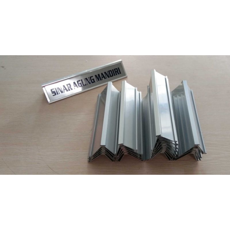 

Papan Nama Meja Segitiga Aluminium 20cm saja