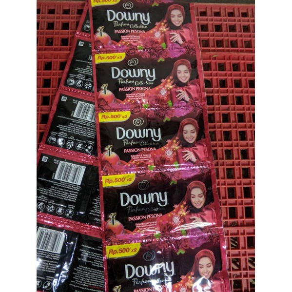 DOWNY PARFUM COLLECTION PASSION PESONA 1LEMBAR ISI 12PCS