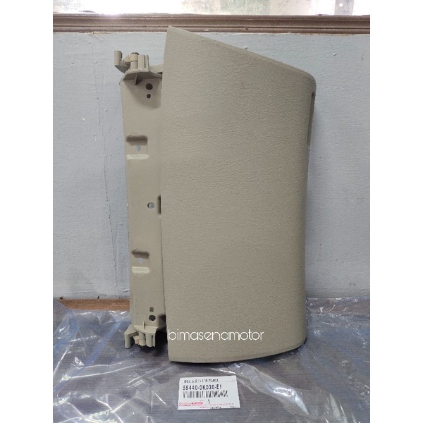 tutup cover laci atas dashboard innova cream muda 55440-0K030-E1