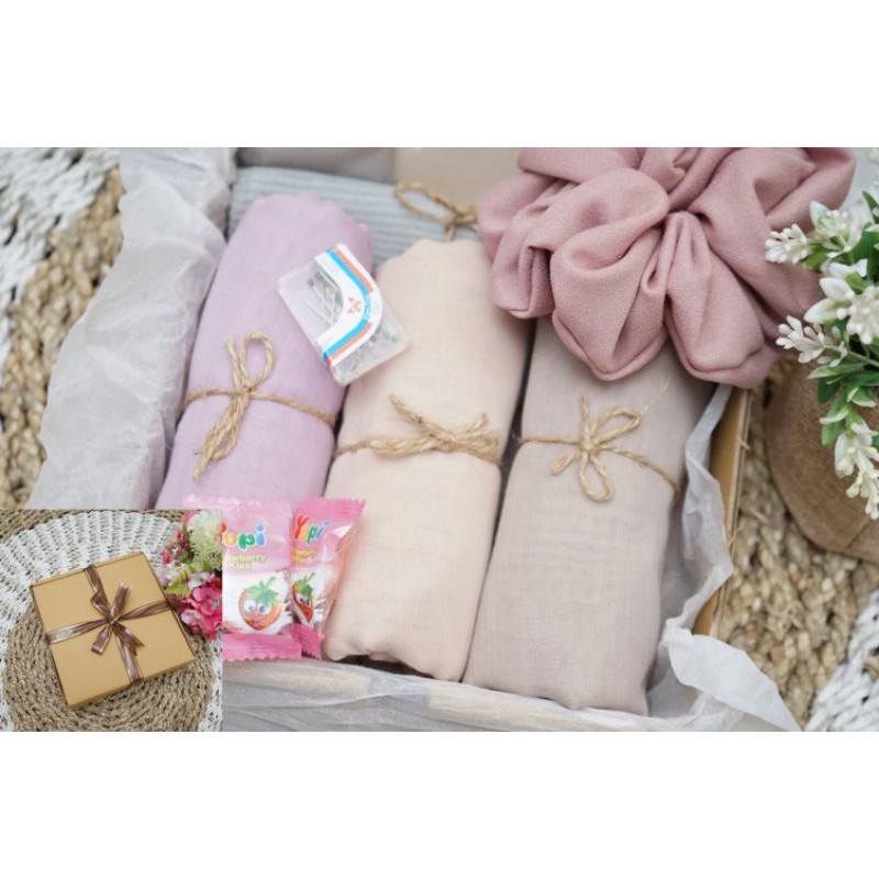 

HAMPERS HIJAB/PERNIKAHAN/BIRTHDAY/ANNIVERSARY/GRADUATION/WISUDA/GIFT/KADO/GIFT BOX HIJAB SEGI EMPAT