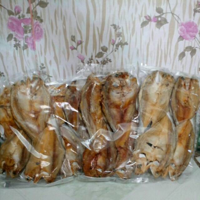 

Ikan Asin Bulu Ayam Super Termurah toko by Bandar Ikan Asin Jambal Roti